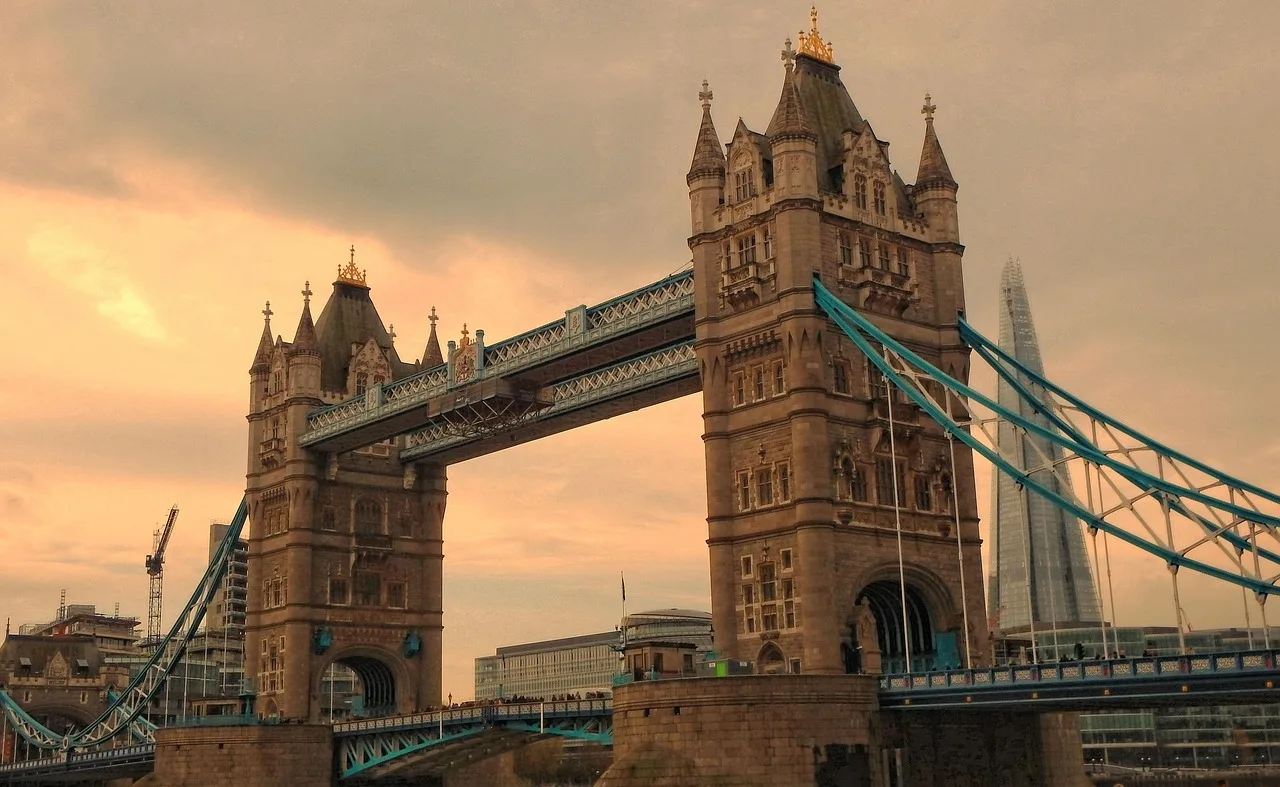 london, city, tower bridge, england, travel, uk, urban, architecture, nature, landmark, tower, cityscape, britain, capital, bridge, europe, river, building, british, skyline, night sky, united, thames, tourism, skyscraper, kingdom, modern, famous, business, sky, english, big, sunset, district, night, attraction, brown business, brown company, brown bridge
