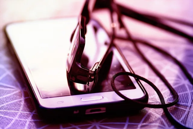 smartphone, glasses, mobile, communication, internet, touch screen, connection, media, technology, phone, iphone. How to procure digital PR outreach